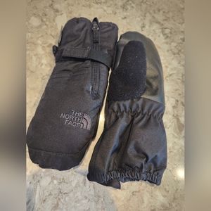 Northface Toddler Mittens 4t Brand New! size runs more like 3t